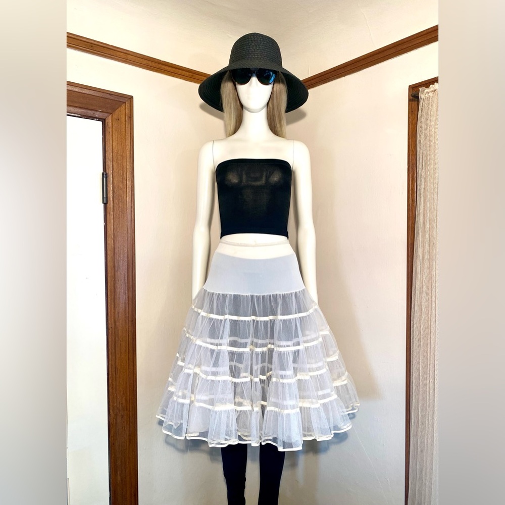 VINTAGE Rustic Country Crinoline - Sz L